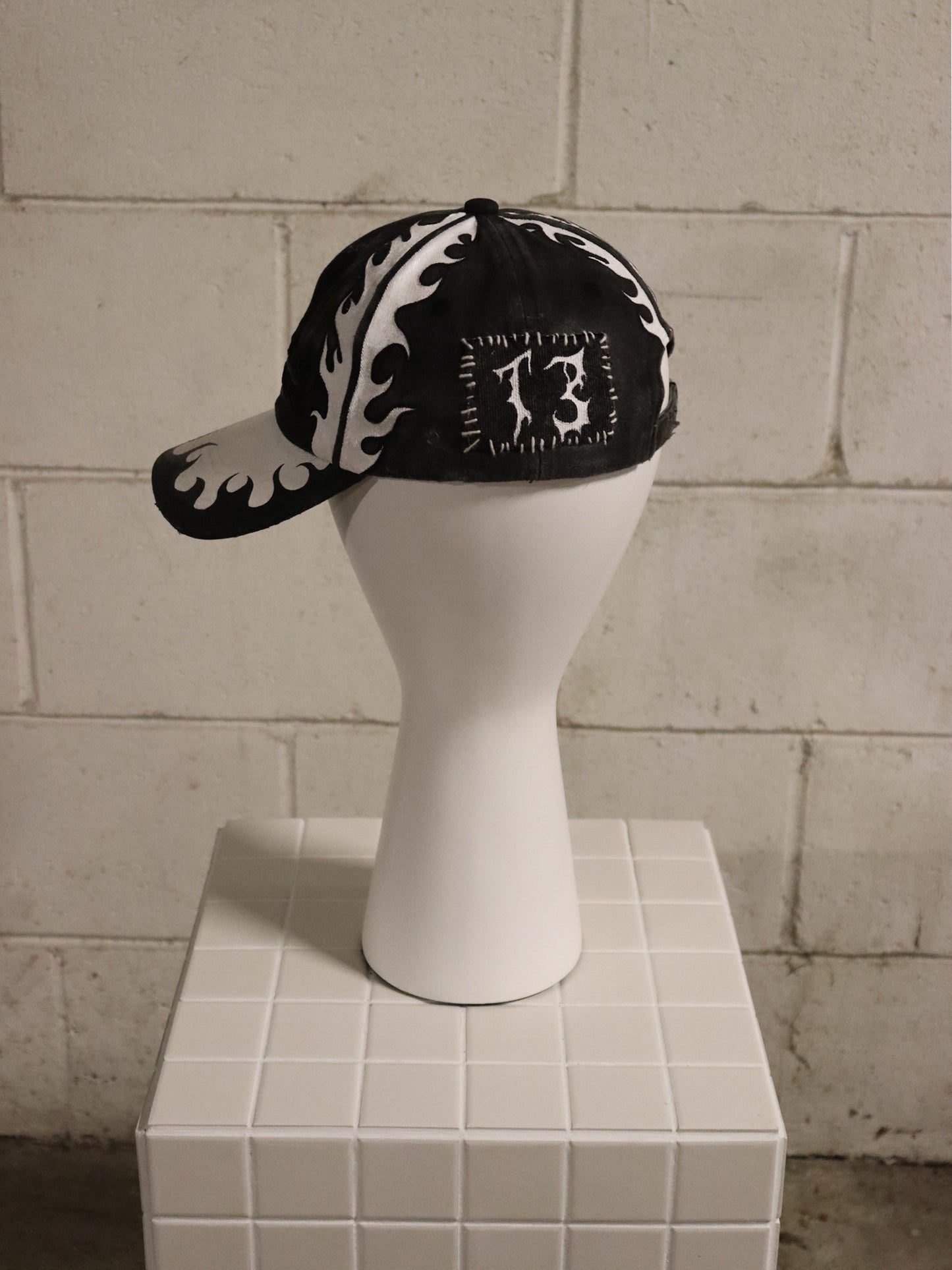 Complex Cap: Shadow & Light