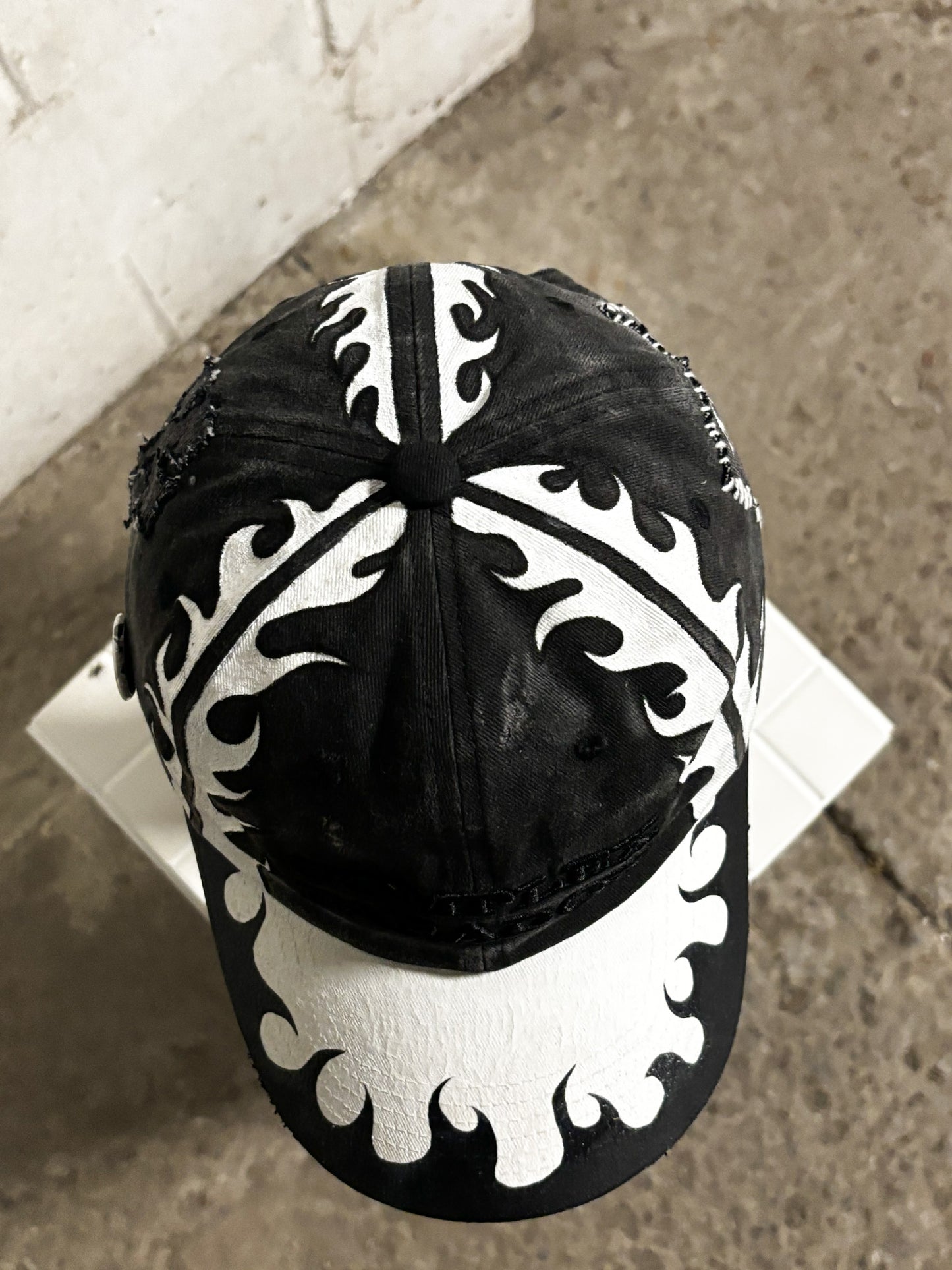 Complex Cap: Shadow & Light