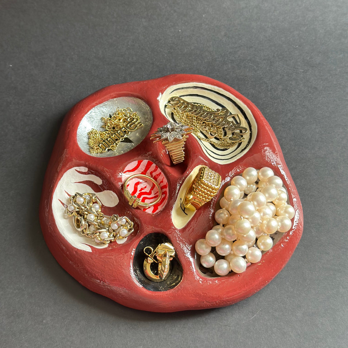 R01 / No.22 - Burgundy Jewelry Holder