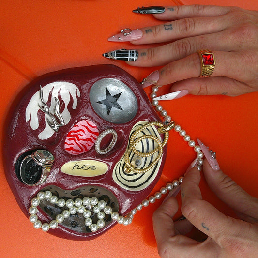 R01 / No.22 - Burgundy Jewelry Holder