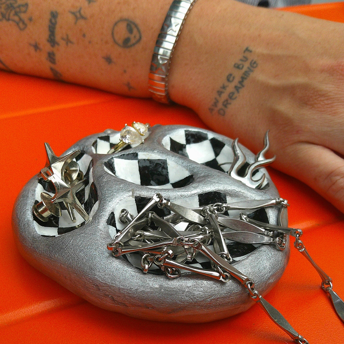 R01 / No.21 - Checkered Jewelry Holder