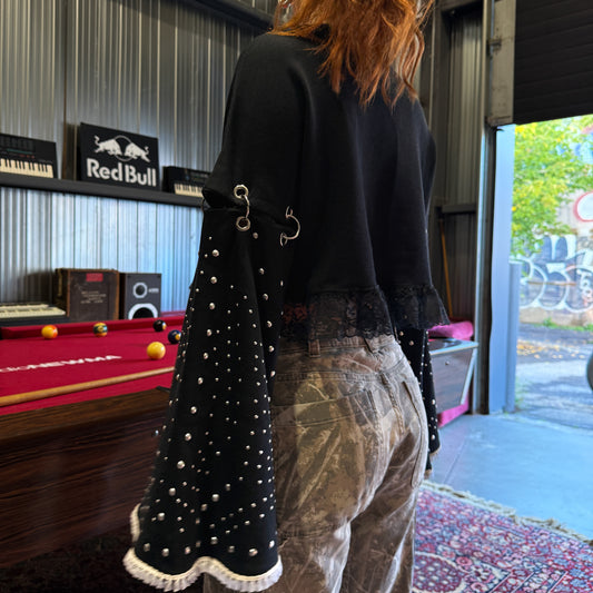R01 / No.30 - Crop black shirt