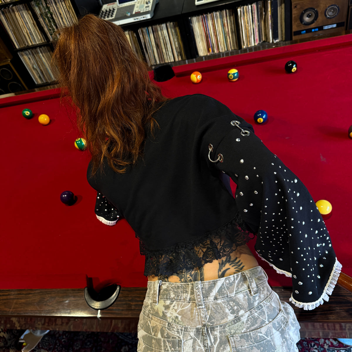 R01 / No.30 - Crop black shirt