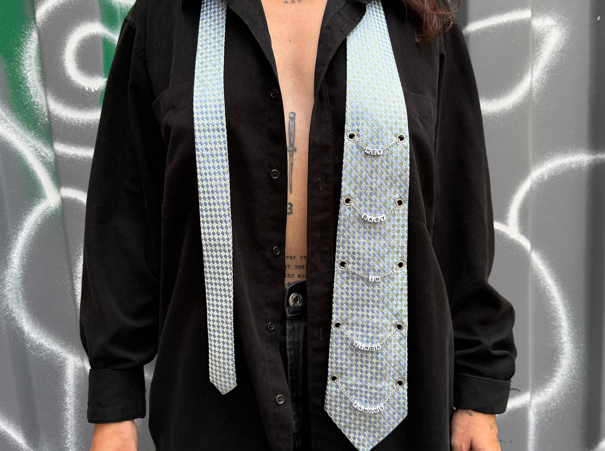R01 / No.10 - Statement Tie