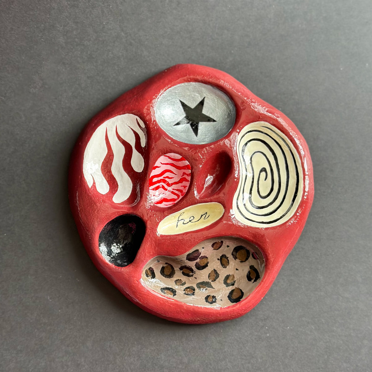 R01 / No.22 - Burgundy Jewelry Holder